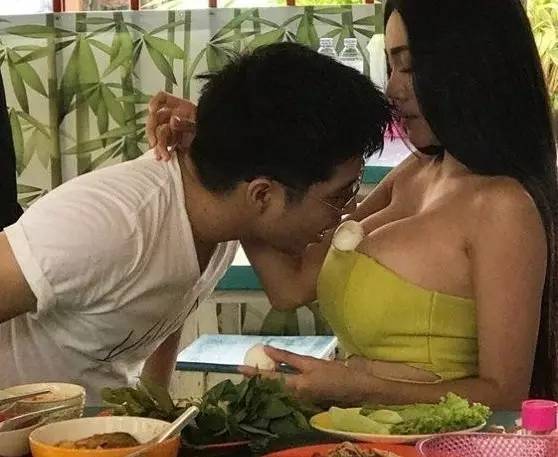 男吃女奶头作爱视频浜引发热议，真实拍摄过程曝光，网友直呼尺度太大