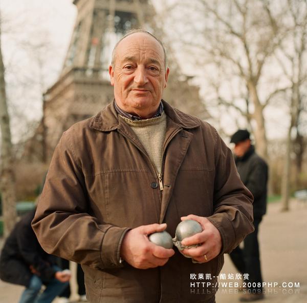 中国大爷的日常生活，传统与现代交融，展现独特魅力