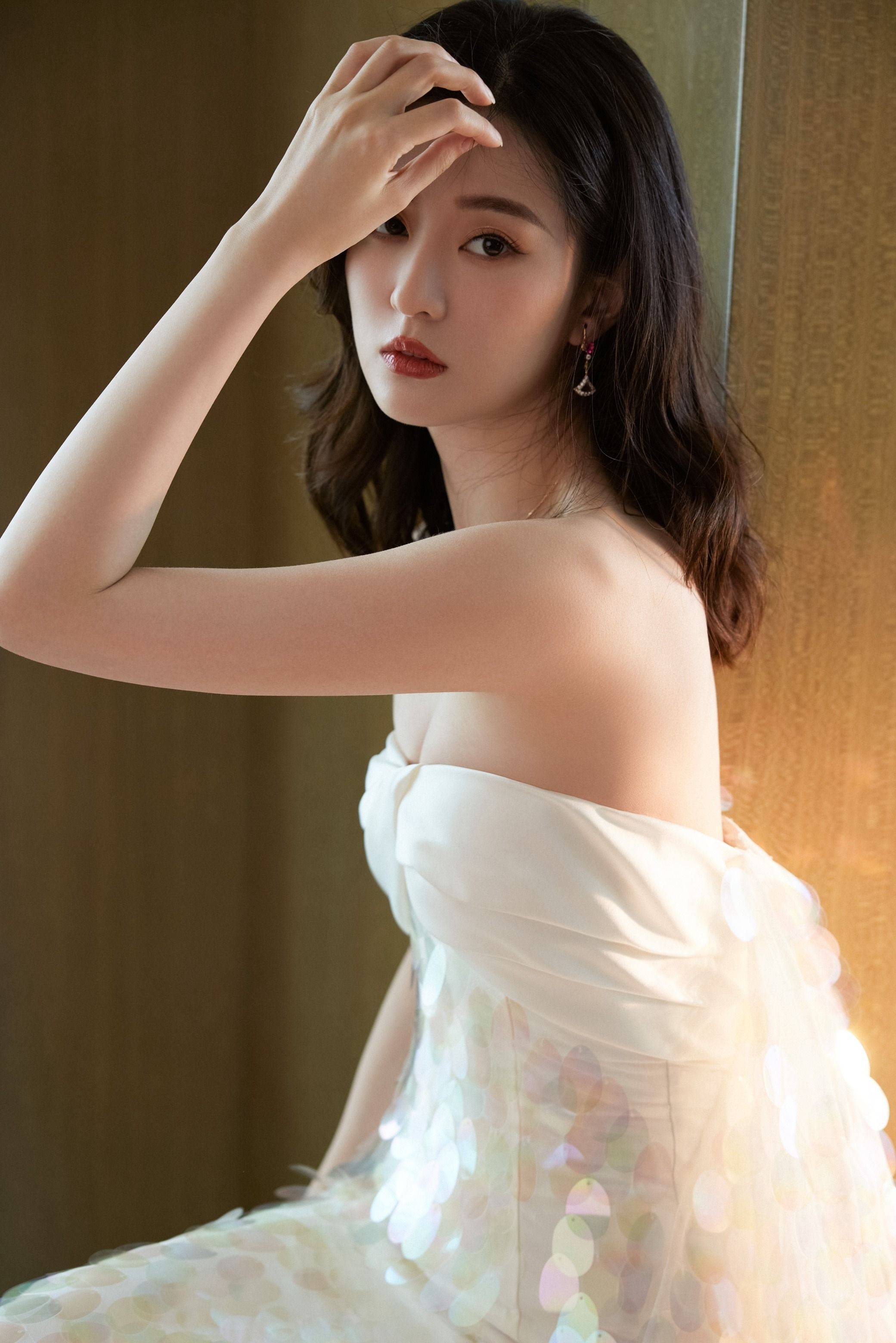 欧美胖妇BBBBx×的性感写真，大胆风格，火热身材，展现自信魅力