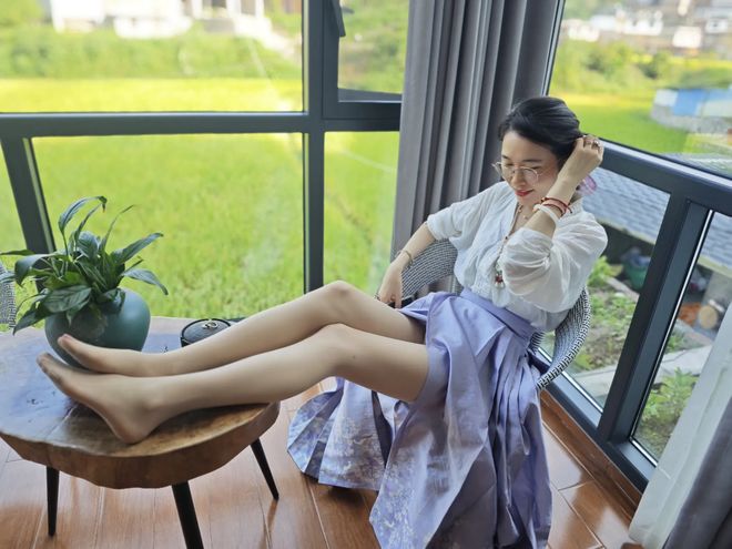 "国产老熟妇老啊姨的岁月故事，温柔回忆，动人瞬间"