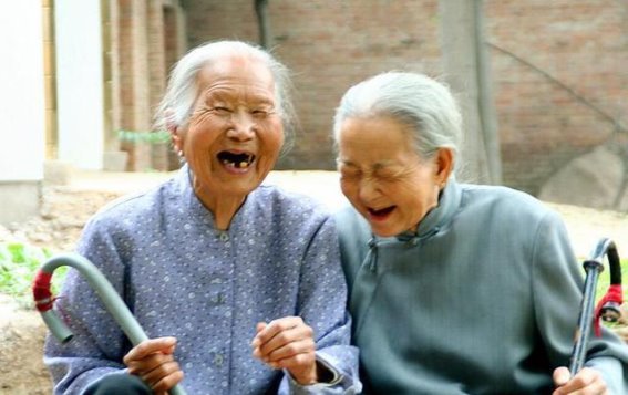 性老太婆的晚年生活，揭秘她的养生秘诀，探索长寿背后的故事