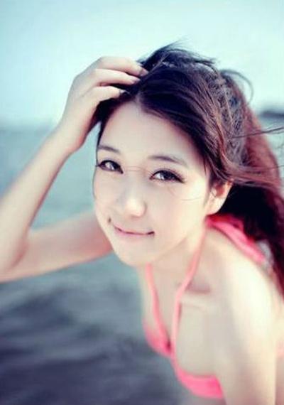 久久婷狠狠色绽放魅力，性感写真引爆全网，女神风采让人心动