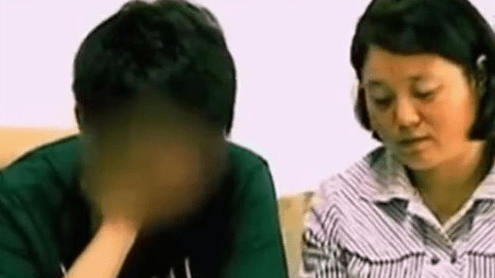 重口老妓女合集揭秘她们的隐秘生活与辛酸往事，真实故事令人唏嘘，黑暗角落的生存法则
