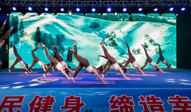 2.kjizz音乐节狂欢夜盛况空前，激情点燃夏日，万人共舞星光下