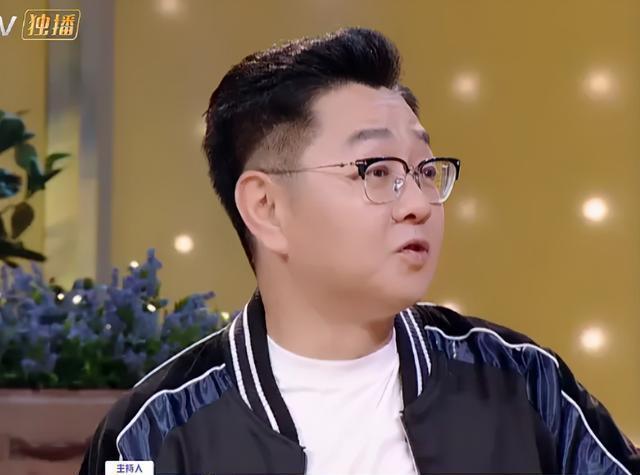 男生把困困放在女生困困在线浜引发热议，浪漫互动暖人心，网友直呼太甜了