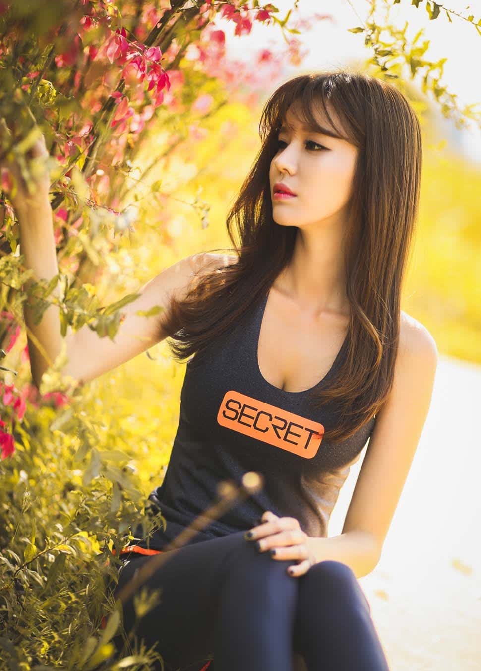 自拍少妇的日常瞬间，优雅风情，迷人魅力绽放