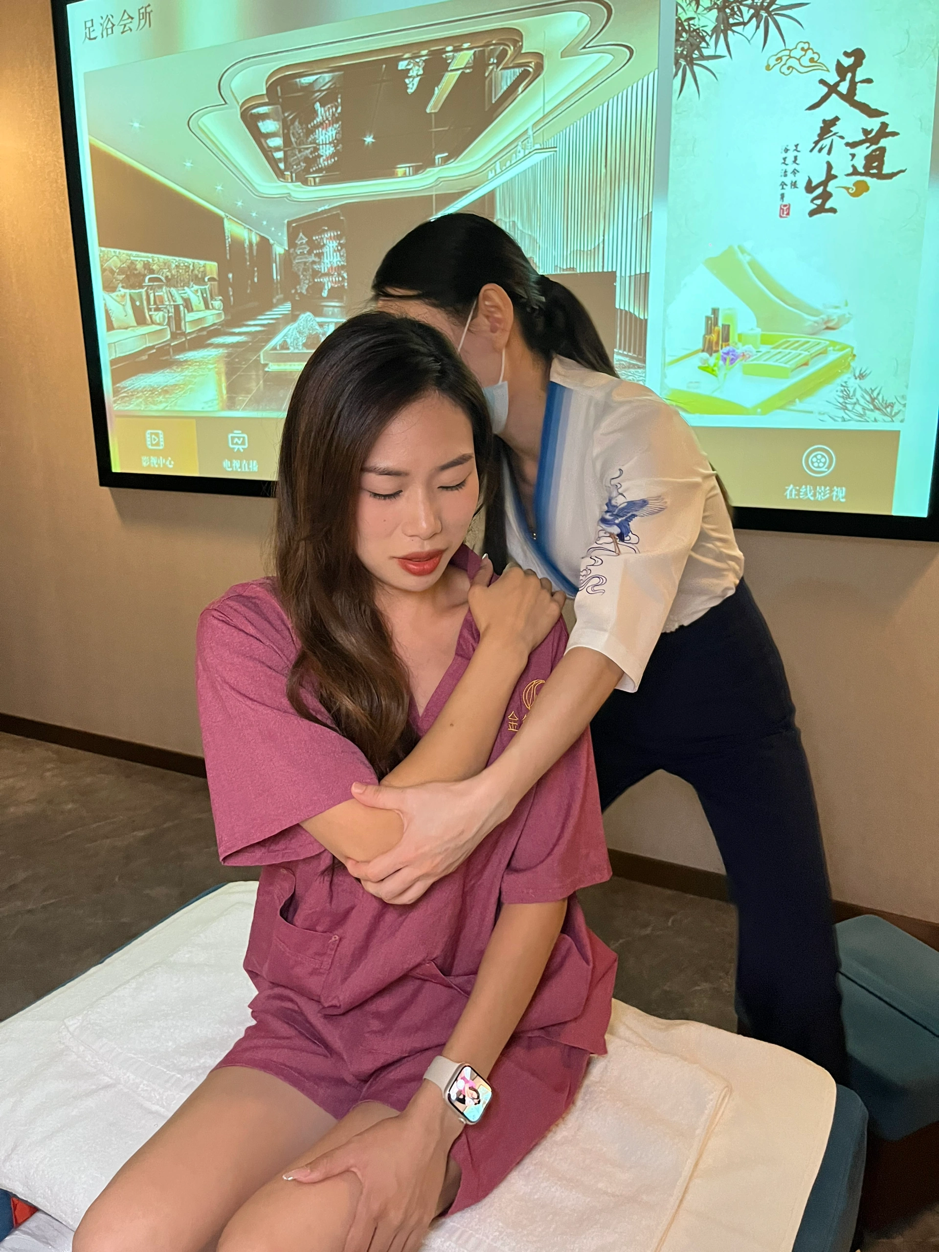 "美女洗澡裸体无马91，清新沐浴时光，自然魅力绽放，享受私密放松时刻"