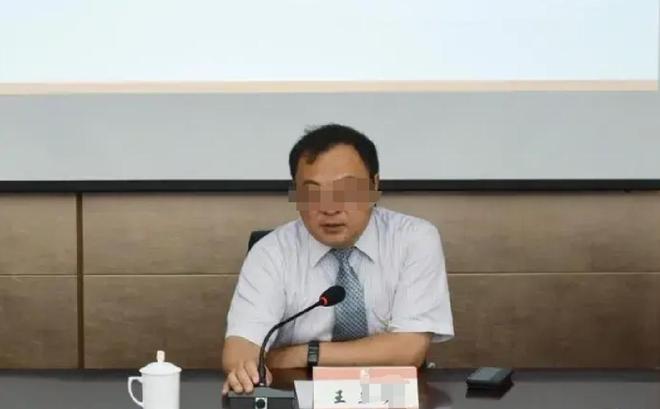 王局长不戴套干白洁浜引发热议，网友热议背后真相，官方回应事件进展
