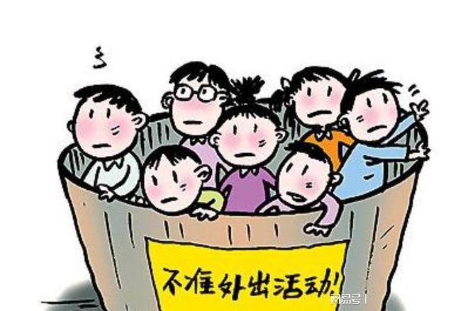 2.女初学生洗澡高清视频曝光，家长愤怒，学校紧急回应，网友热议不断