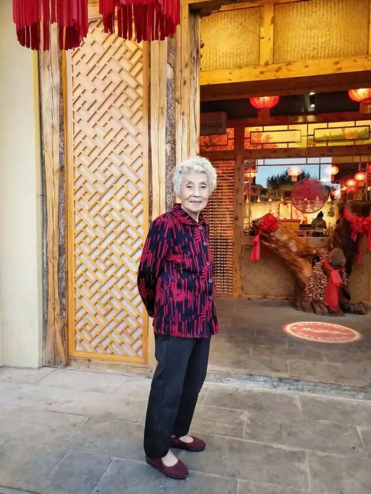 老太婆α特黄大片震撼来袭，颠覆想象，引爆全网热议
