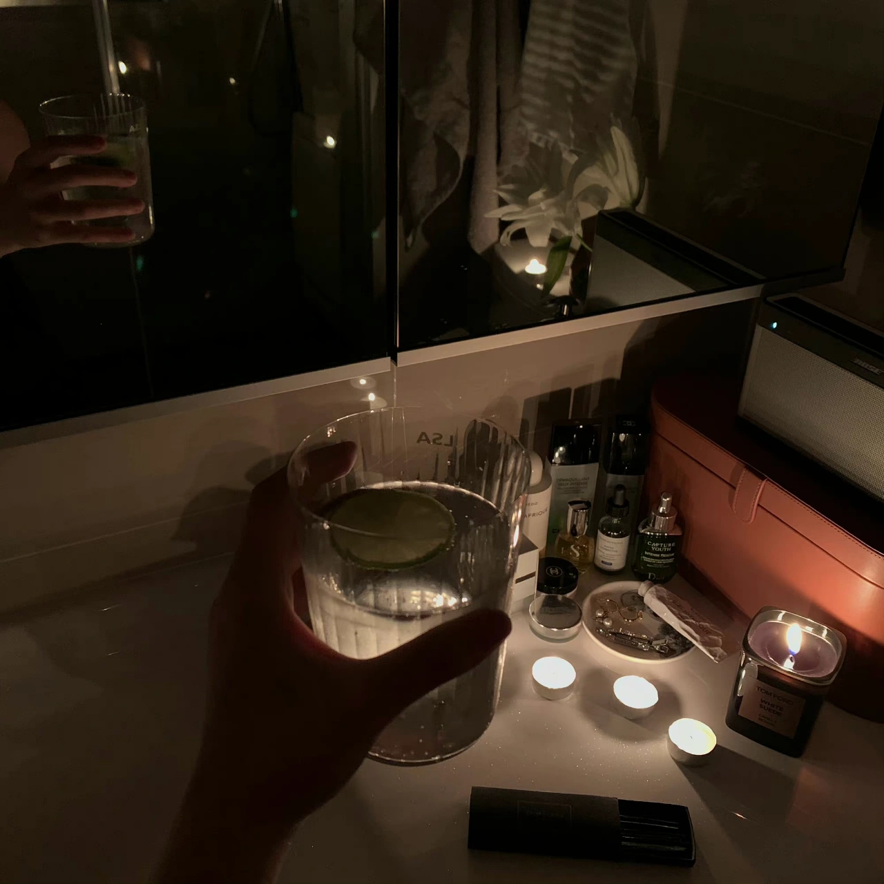 成人AV级片震撼视觉体验，极致诱惑，深夜私藏必备