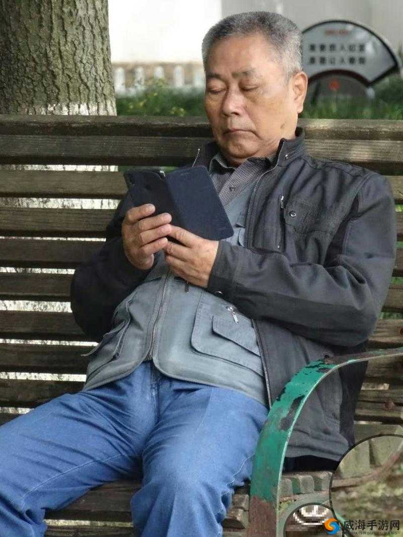 老头脱精光洗澡Gay2023浜引发热议，网友热议老年同志生活，探讨多元文化包容性