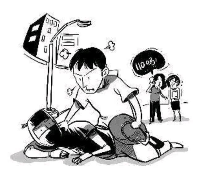 2.二次元女生遭强行扒窃无助路人冷漠围观，绝望瞬间无人伸出援手，社会反思亟待加强