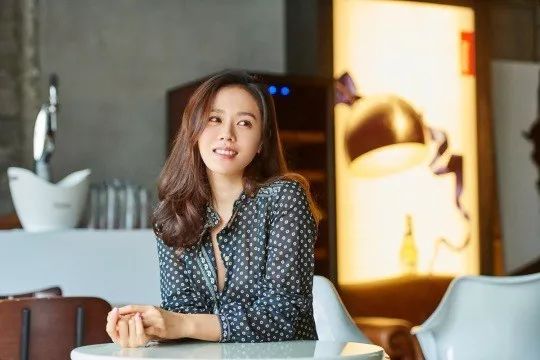 中国色老熟女韵味独特魅力四射,展现成熟女性优雅气质,时尚穿搭尽显东方之美 中国色老熟女韵味独特魅力四射,展现成熟女性优雅气质,时尚穿搭尽显东方之美