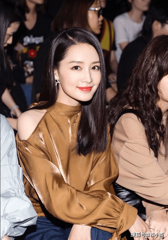 中国熟女milf魅力绽放，成熟风情，优雅自信，国产轻熟女典范