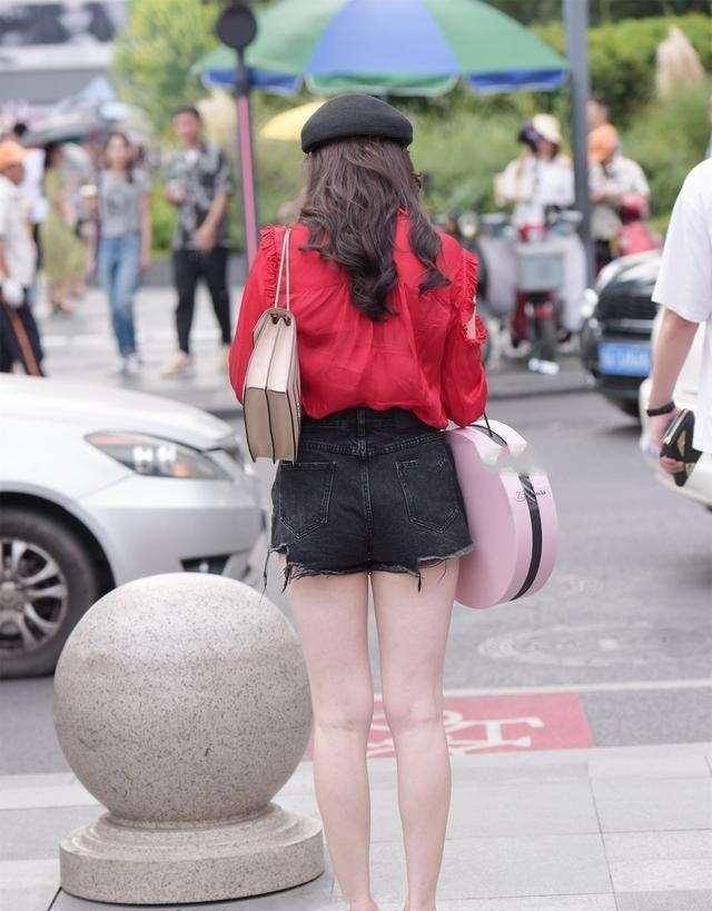 搜狗亚洲老熟女魅力不减，优雅风采依旧，成熟韵味引人注目