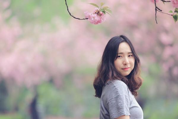 3.嫩苞太小就开了花，春日早绽惹人怜，娇弱花蕾难敌寒