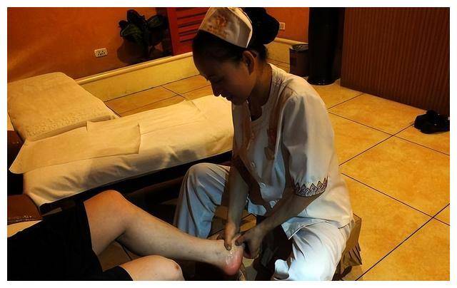 1.按摩店女老板被小伙睡了两年情感纠葛