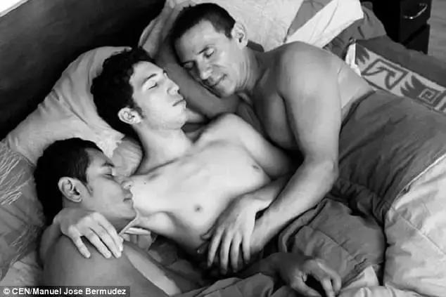男同3p在线观看激情碰撞，双雄对决，畅享高清视觉盛宴
