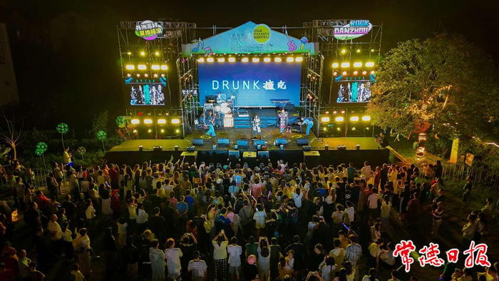 xnxxxxxxxxxxxhd浜全新升级版震撼来袭，体验超凡音质，畅享极致音乐盛宴，不容错过