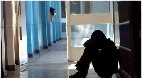 青少年性教育乱象需警惕，早恋与过早性行为危害大，家长应正确引导防性交混乱