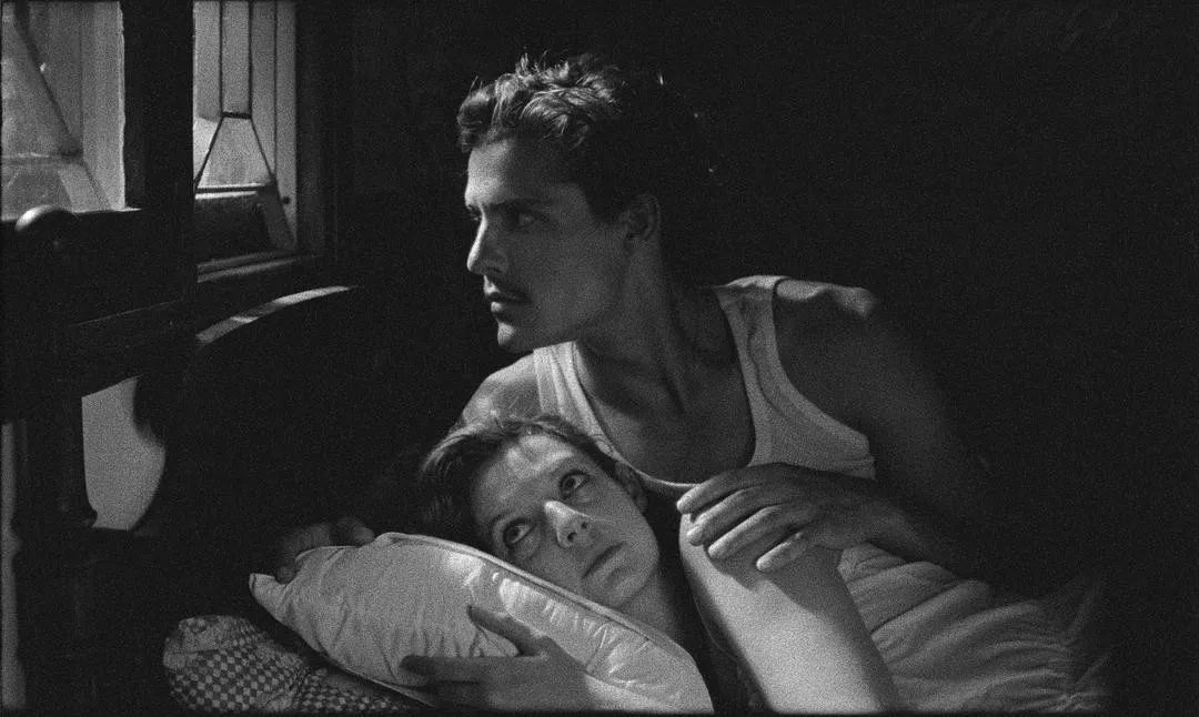 黑人A片破處女片浜震撼首映，探索禁忌激情，揭露深夜秘密欲望