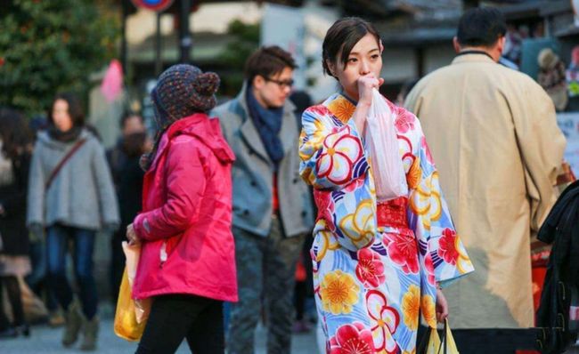 2.制服下的绣感日本传统与现代交织，探寻独特美学，感受文化魅力