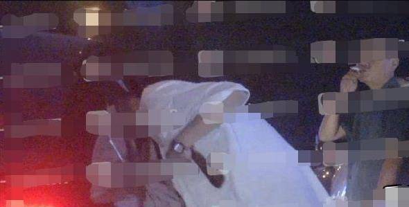 黑寡妇疯狂做爱高潮浜，激情四射的夜晚，令人窒息的快感体验