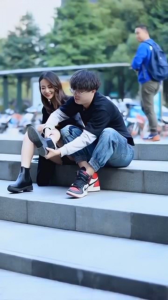1.初中小姐姐脚丫踩在男生困困上浜 1.初中小姐姐脚丫踩在男生困困上浜