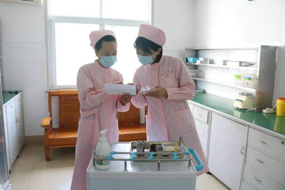 护士蜜汁暖心守护白衣天使的温柔力量，传递健康希望，点亮生命之光
