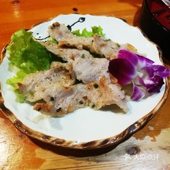 日本肉料理正宗亚洲风味，探索和牛美味，体验寿喜烧，传统与创新融合