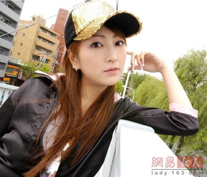 2.AV女人亚婷婷,魅力绽放,演技炸裂,粉丝狂热追捧