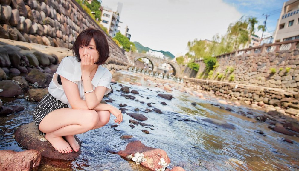 1.美女开小泬欣赏浜风情写真集