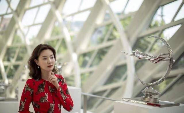 国产熟女AV经典之作，风情万种演绎成熟魅力，尽显东方女性独特韵味