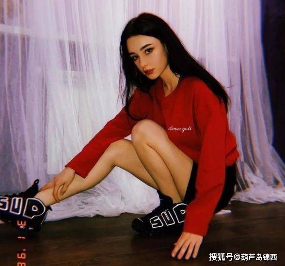 俄罗斯熟妇做爱XXXX性感诱惑，火热激情体验，尽享成熟女性魅力