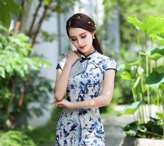 丰满人妻的滋味，诱人魅力无法挡，成熟风情惹人醉，独特韵味让人沉迷