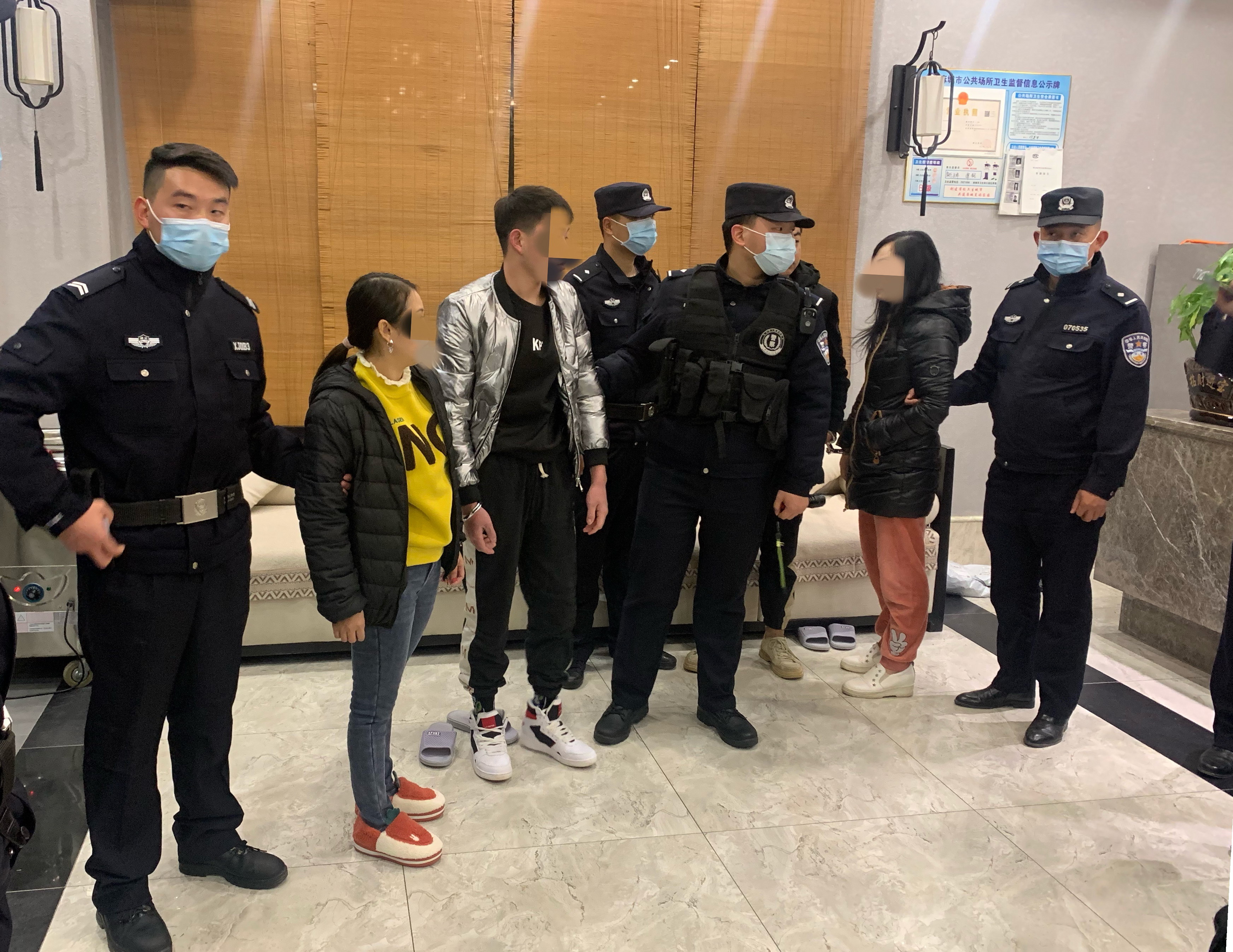 2.云南站街出租屋暗访,少妇卖淫乱象曝光,警方突击扫黄行动