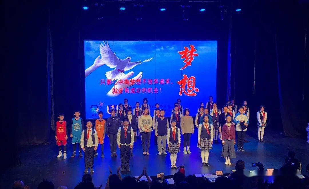 激情五月天AV绽放青春光芒，舞动热血旋律，追逐梦想舞台