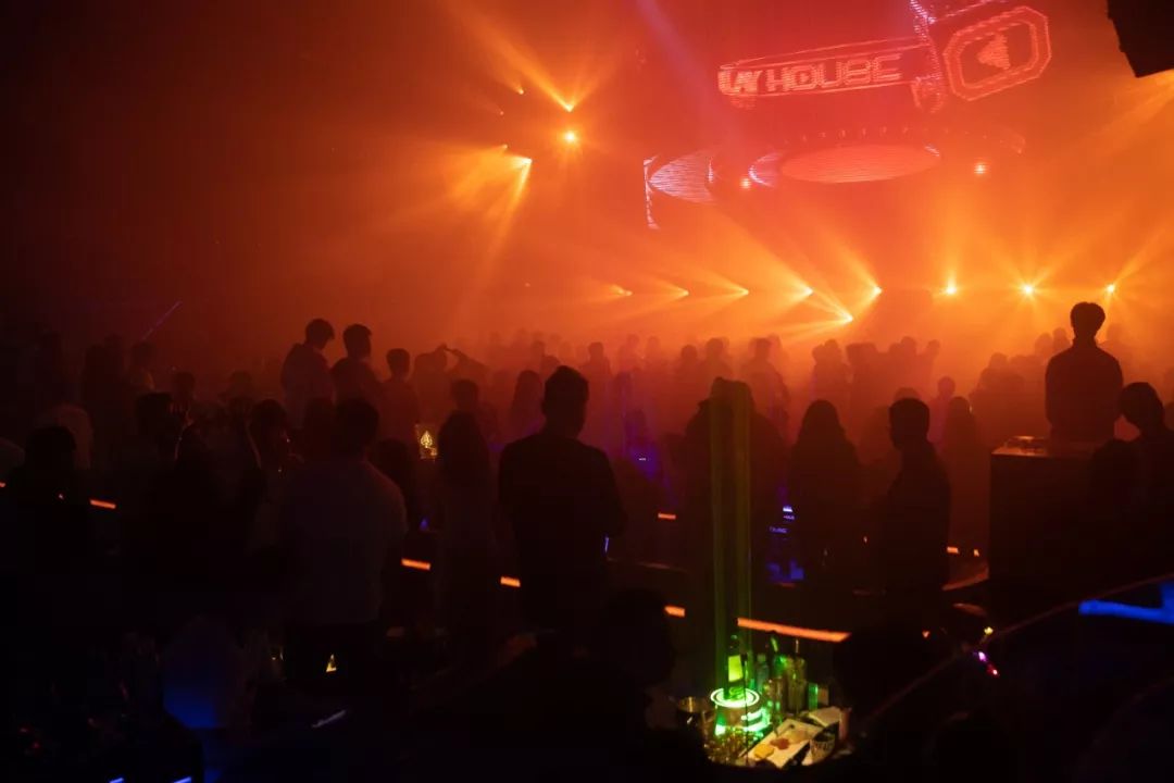 久久无夜精品打造极致夜生活，探索不眠魅力，享受独特夜晚时光