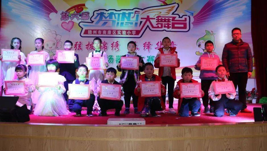 2.四川少妇槡BBBB视频，真实生活片段，展现日常魅力与风采