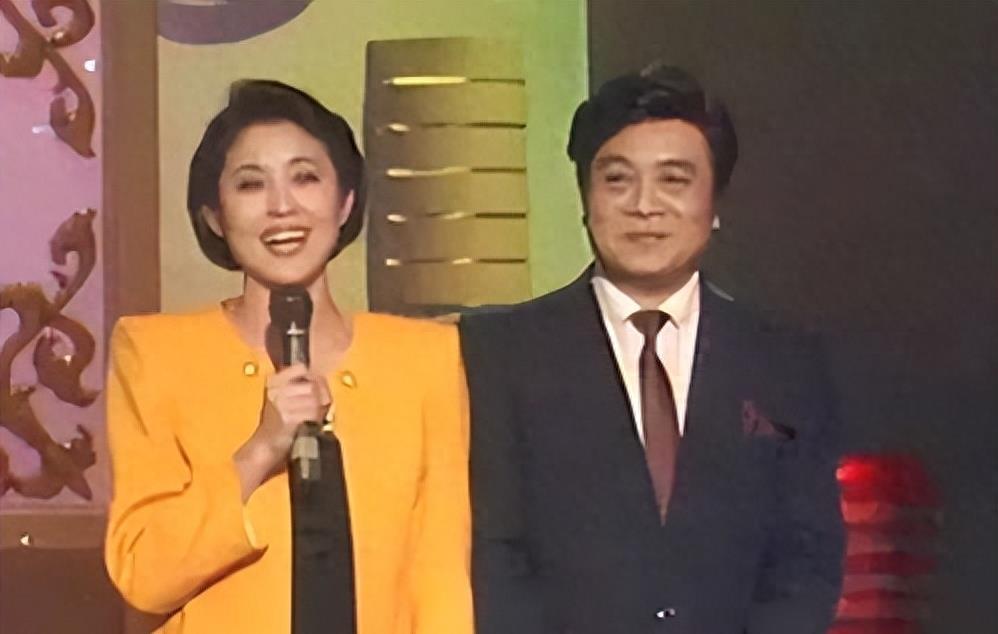 欧美小伙沉迷老妇A片浜剧情，揭秘独特癖好成因，探索小众市场吸引力