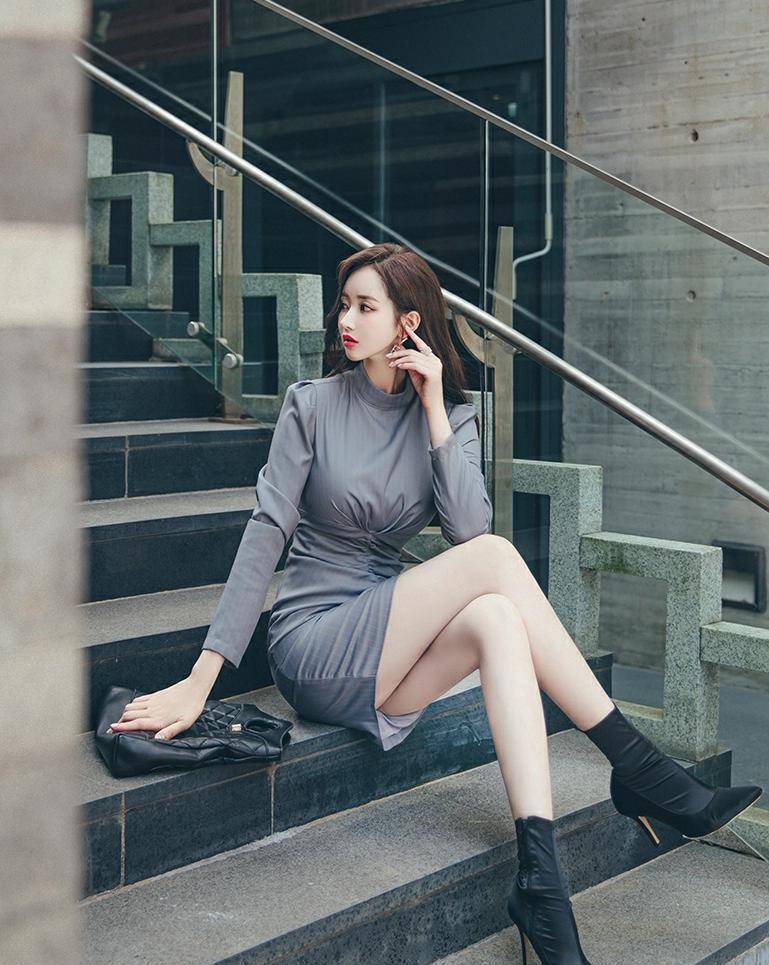2.Ss女人明泬pics，优雅姿态，独特气质，展现自信光芒