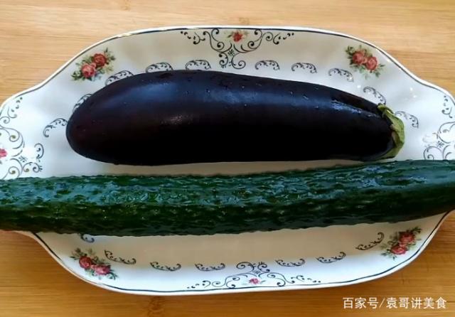 3.腿张开我要放黄瓜茄子，解锁厨房趣味新姿势，试试这些果蔬妙招