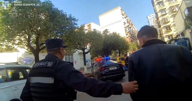 按摩店做爱视频曝光引发热议，网友热议背后真相，警方介入调查