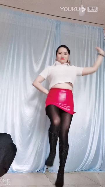 ChineseMILF熟女Dancing浜热舞视频，性感舞姿引爆全网，成熟魅力尽显