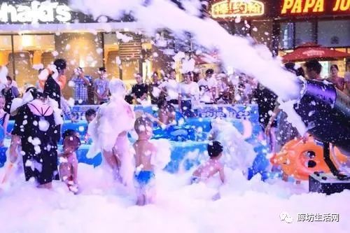 大又爽的夏日狂欢派对，畅享欢乐时光，释放激情活力