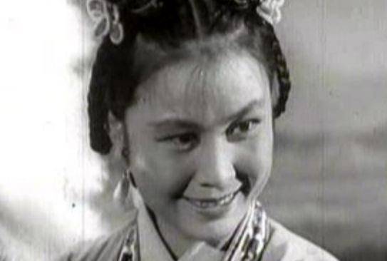 胡秀英三女共一夫传奇婚姻背后的爱恨纠葛，揭秘多妻家庭真相，传统与现代碰撞