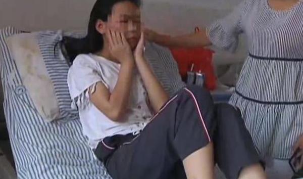 初中女生光溜溜身子引发热议，家长如何正确引导青春期教育，保护孩子身心健康
