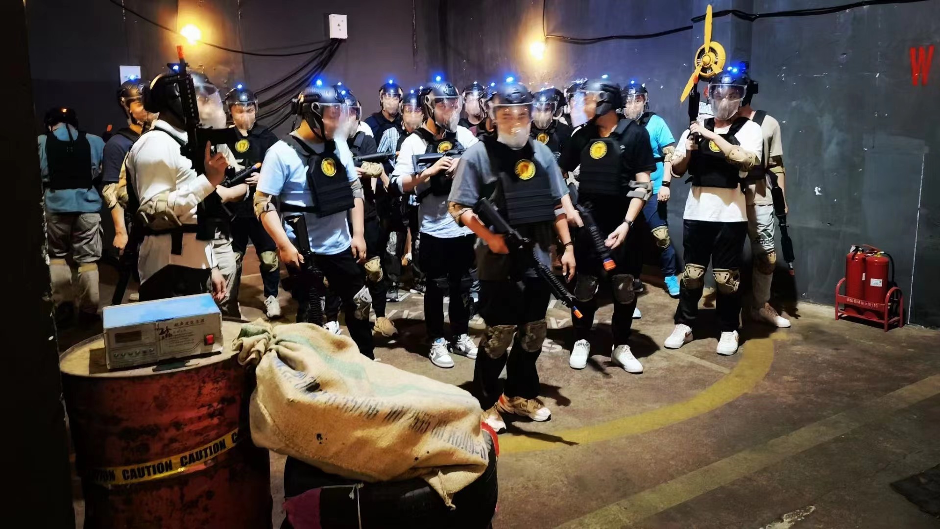酒店实拍刺激战场幕后拍摄花絮大揭秘，探秘真实场景搭建，还原激烈战斗氛围