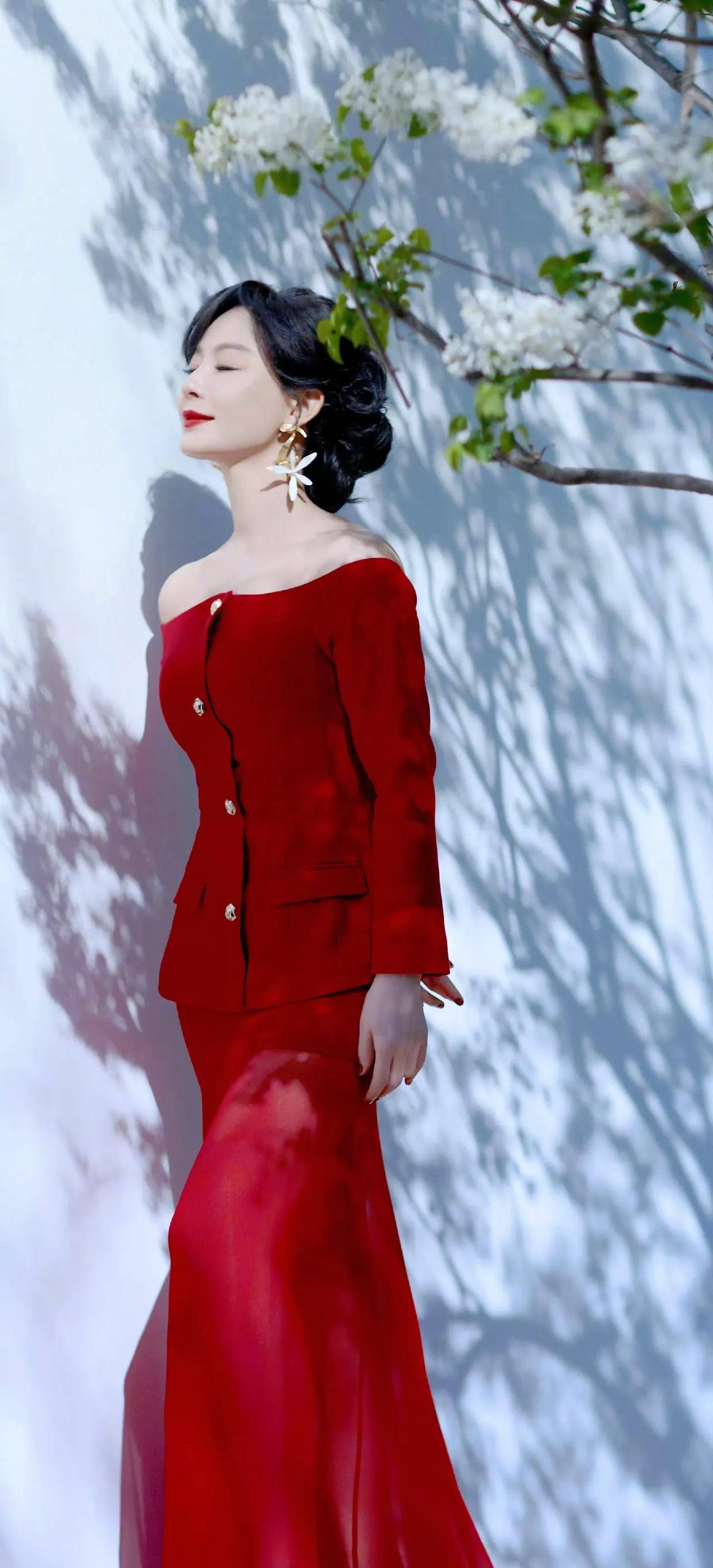 70-80岁中国熟女老太婆万岁浜传奇人生,岁月沉淀优雅魅力,晚年生活精彩绽放
